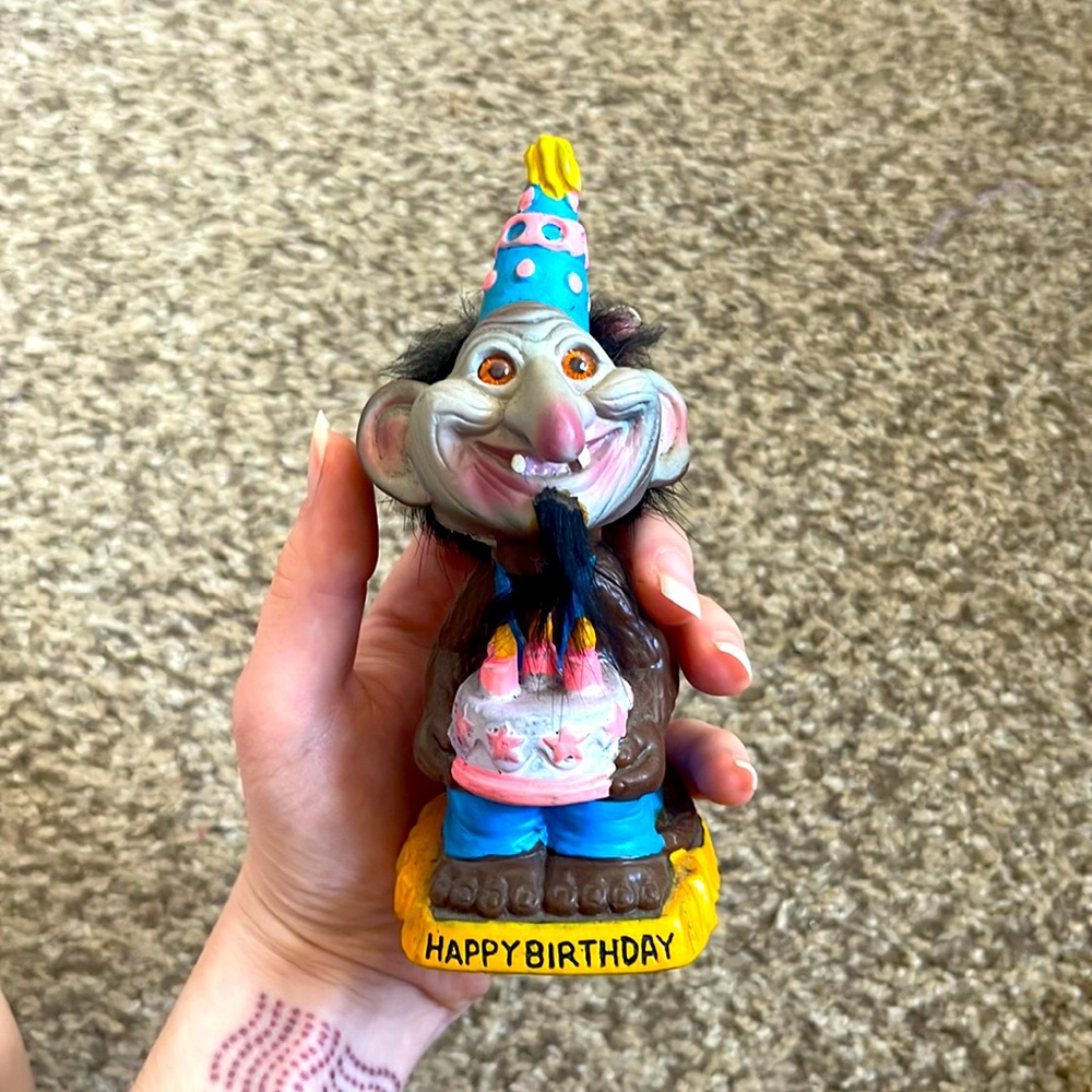 1972 HAPPY BIRTHDAY - 4" BERRIES NODDER - Rare bobble head